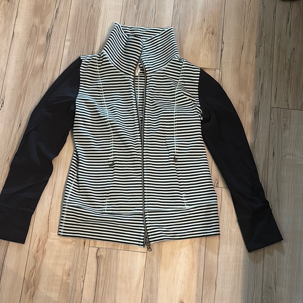 Lululemon Athletica Black and mint green jacket/sweatshirt
